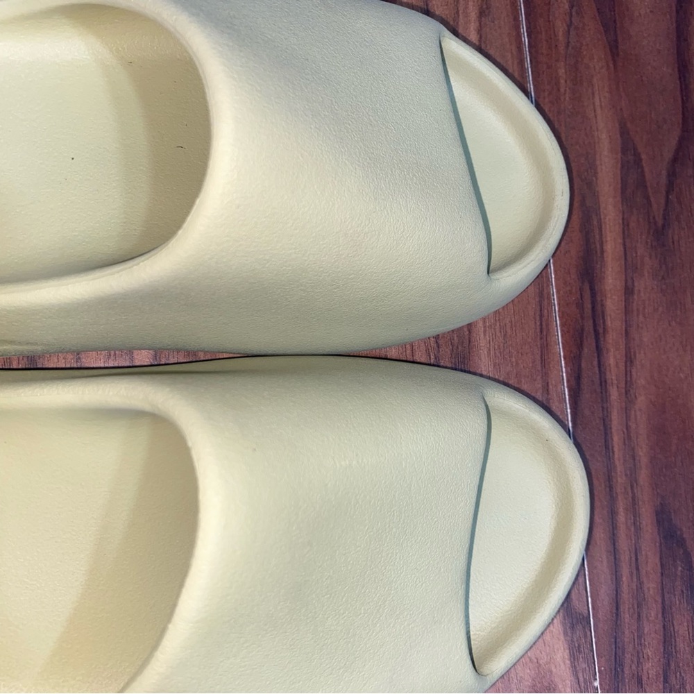 Adidas Yeezy Slide Resin Size 10 Men - Picture 7 of 12